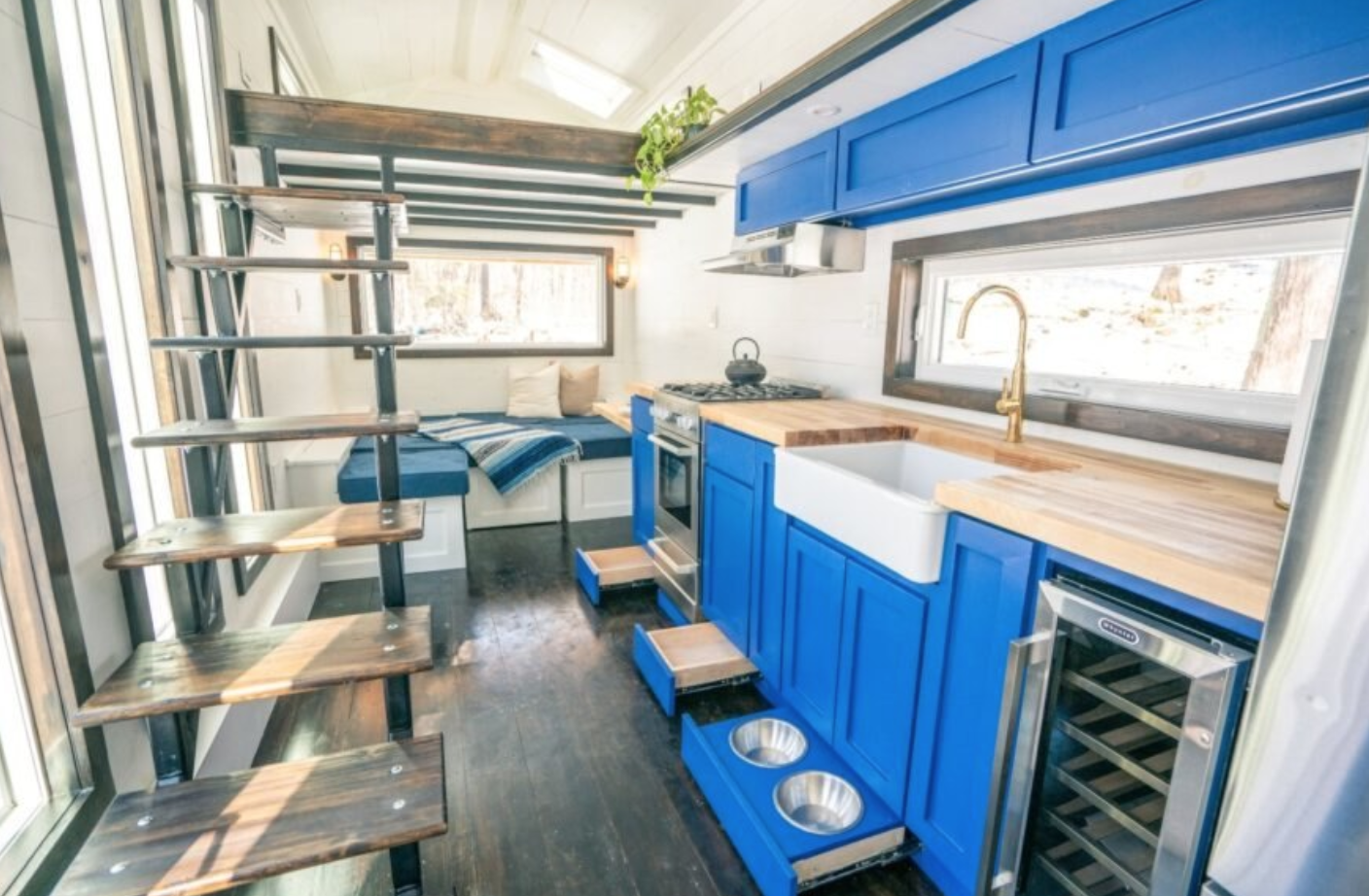 Living Off Grid - Ark Tiny Home Blends Offgrid Capability with Elevated Design 